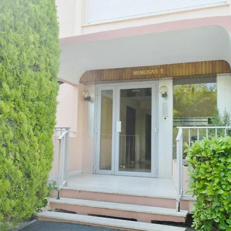 Avec Piscine & Tennis, Terrasse Ensoleillee, Garage Prive - - Fr-1-252-126 Appartement *
