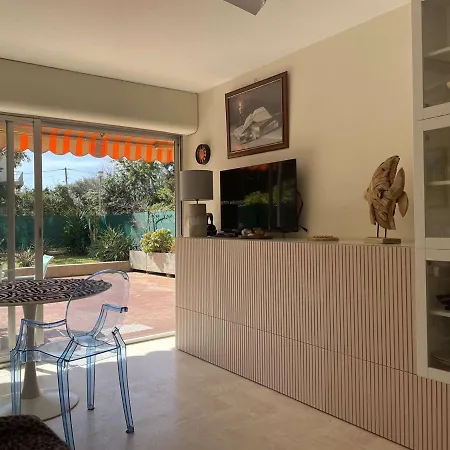 Avec Piscine & Tennis, Terrasse Ensoleillee, Garage Prive - - Fr-1-252-126 Appartement