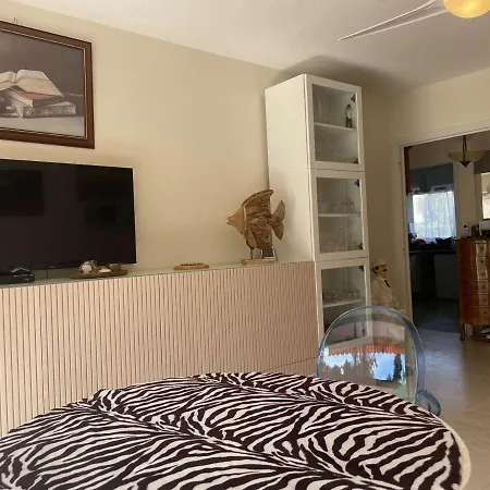 Avec Piscine & Tennis, Terrasse Ensoleillee, Garage Prive - - Fr-1-252-126 * Antibes