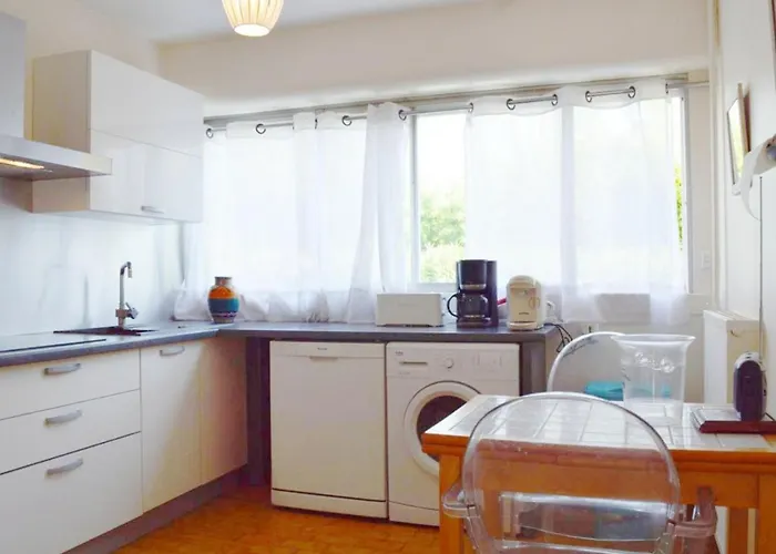 Avec Piscine & Tennis, Terrasse Ensoleillee, Garage Prive - - Fr-1-252-126 * Antibes