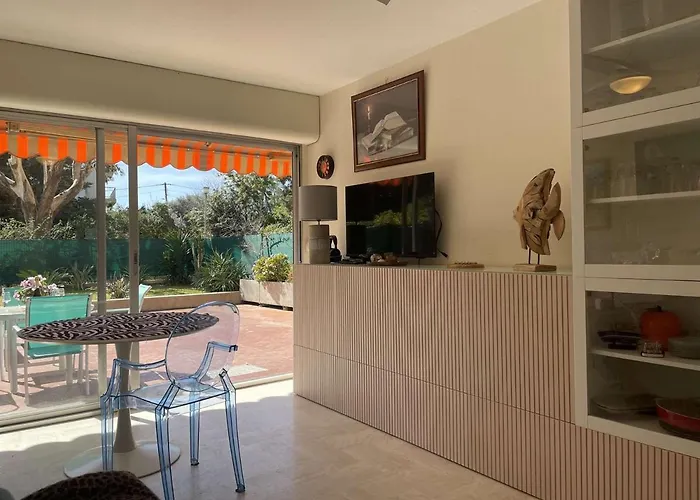 Avec Piscine & Tennis, Terrasse Ensoleillee, Garage Prive - - Fr-1-252-126 דירה